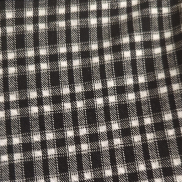 SO Black and White Patterned Women's Cropped Pants - Picture 3 of 4